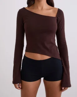 Dalene Asymmetric Long Sleeve Top in Bitter Chocolate