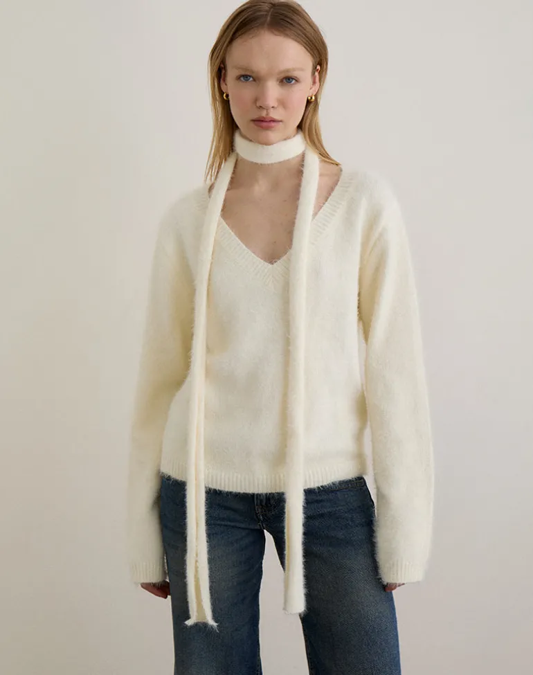 Dikara Jumper with Scarf in Knit Off White
