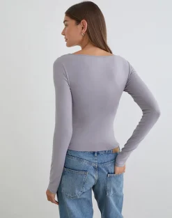 Donela Long Sleeve Top with Flower Ring in Lilac Grey