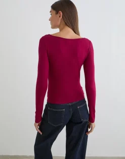 Donela Long Sleeve Top with Flower Ring in Burgundy