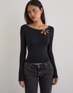 Donela Long Sleeve Top with Flower Ring in Black