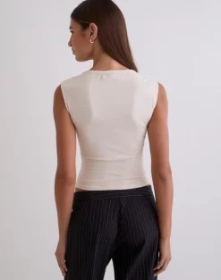 Emberly Plunge Top in Tofu