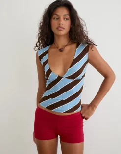 Eunia Short in Adrenaline Red