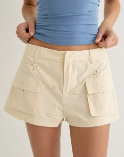 Finia Short in Broderie Vanilla