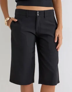 Geza Longline Short in Tailoring Black