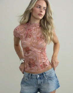 Jiwon Keyhole Top in Petals Lace