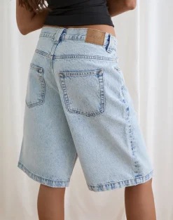Low Rise Denim Skater Short in 80's Light Wash Blue