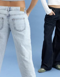 Low Rise Parallel Jeans in 80s Light Blue Wash