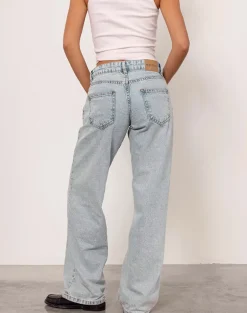 Low Rise Parallel Jeans in 80s Light Blue Wash