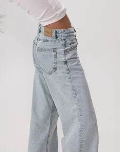 Low Rise Parallel Jeans in 80s Light Blue Wash