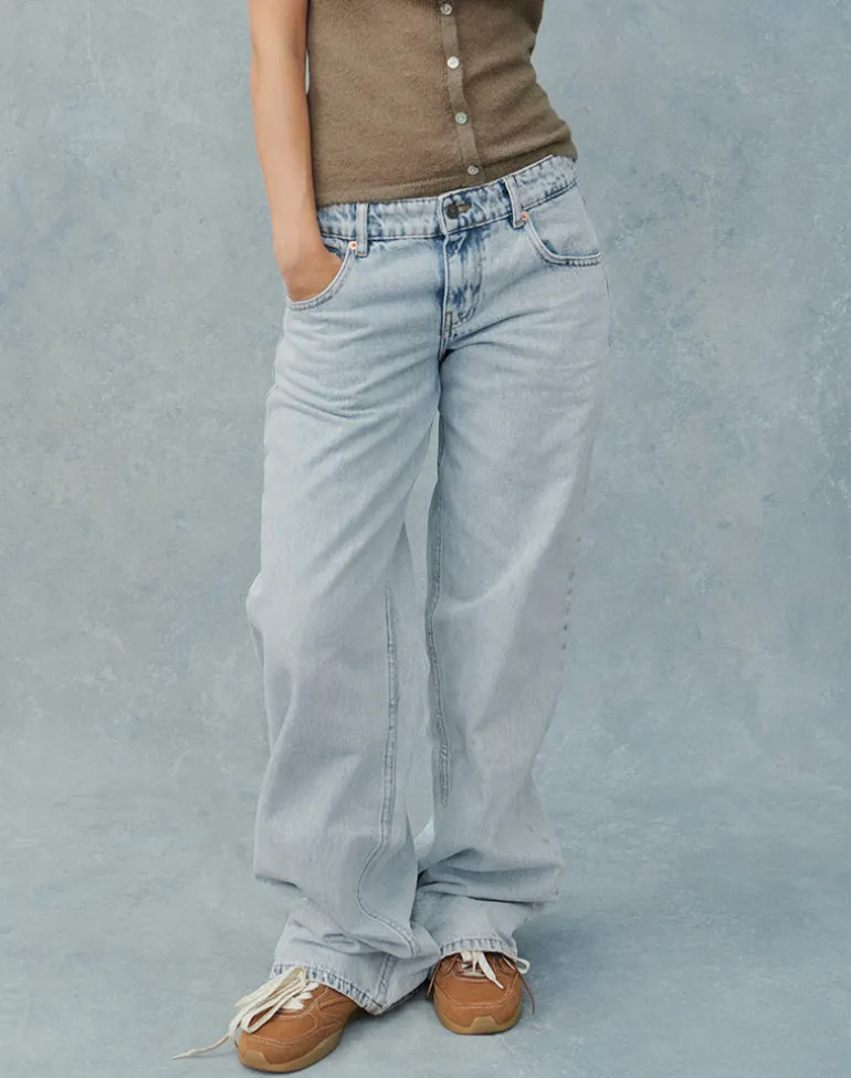 Low Rise Parallel Jeans in 80s Light Blue Wash