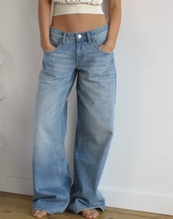 Low Rise Roomy Jeans in Bright Blue Used