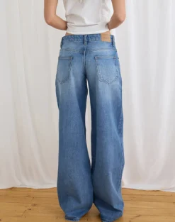 Low Rise Roomy Jeans in Fade Blue