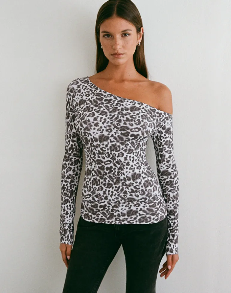 Matiah Off Shoulder Top in Jersey Blurry Leopard Grey