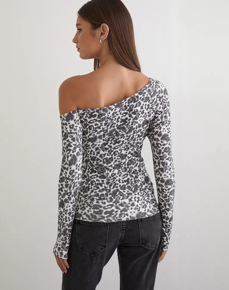 Matiah Off Shoulder Top in Jersey Blurry Leopard Grey