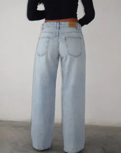 Roomy Extra Wide Low Rise Jeans in Extreme Light Blue Wash