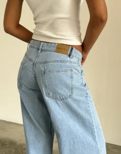 Roomy Extra Wide Low Rise Jeans in Light Wash Blue