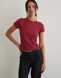 Sutin Tee in Adrenaline Red