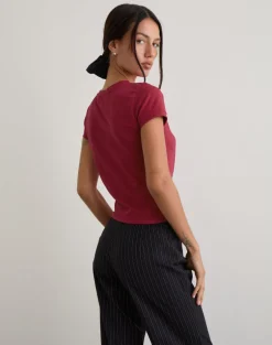 Sutin Tee in Adrenaline Red