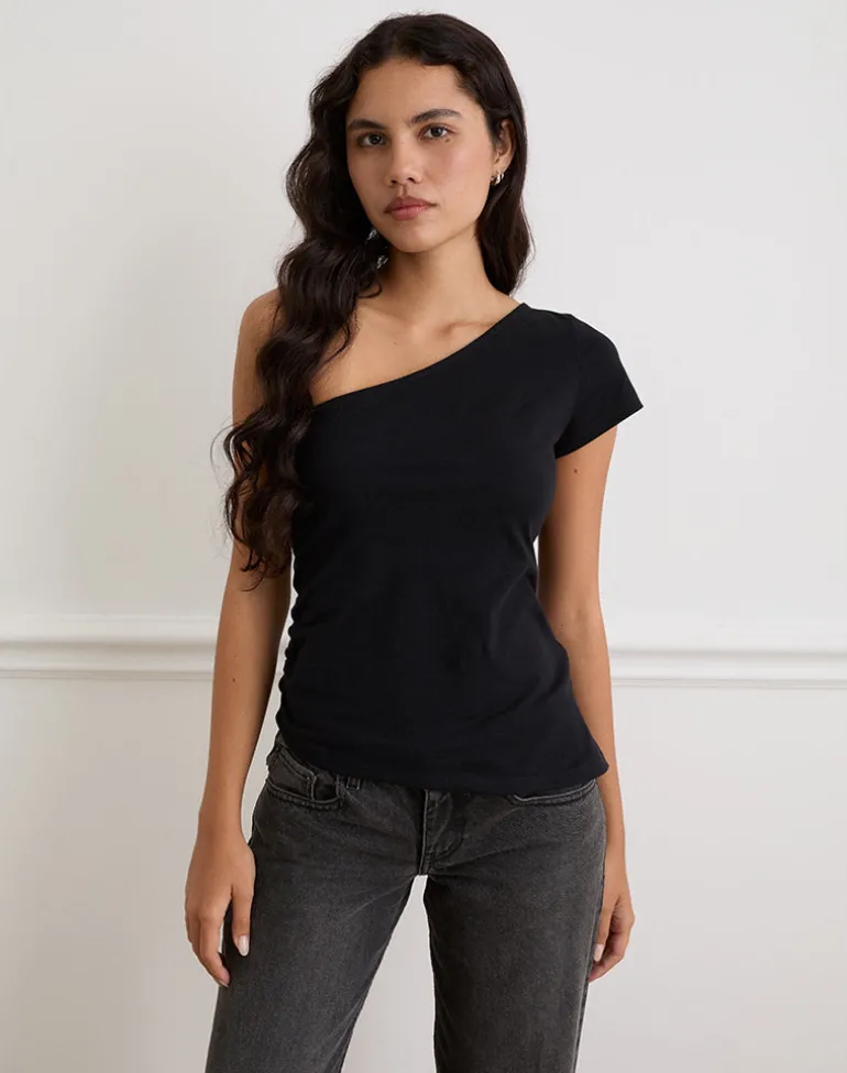 Tokiwa Asymmetric Shoulder Tee in Black