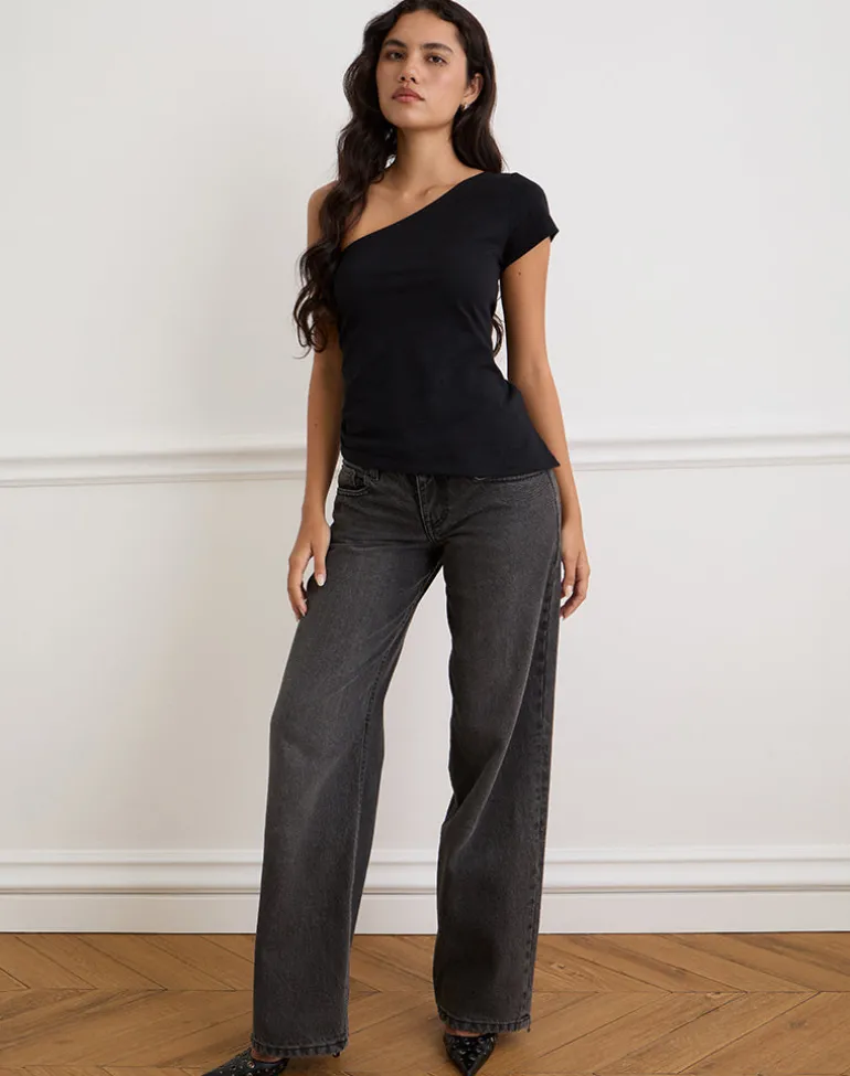 Tokiwa Asymmetric Shoulder Tee in Black