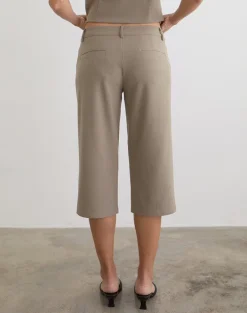 Tunian Capri Trouser in Tailoring Light Taupe