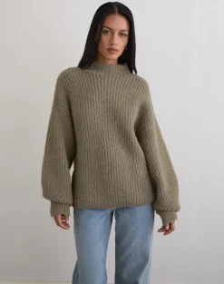 Viola Oversized Knitted Jumper in Light Olive